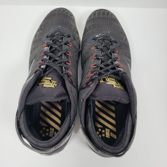Athletic_Shoes